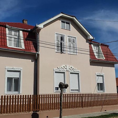 Villa Napsugar Balatonlelle Eksteriør bilde